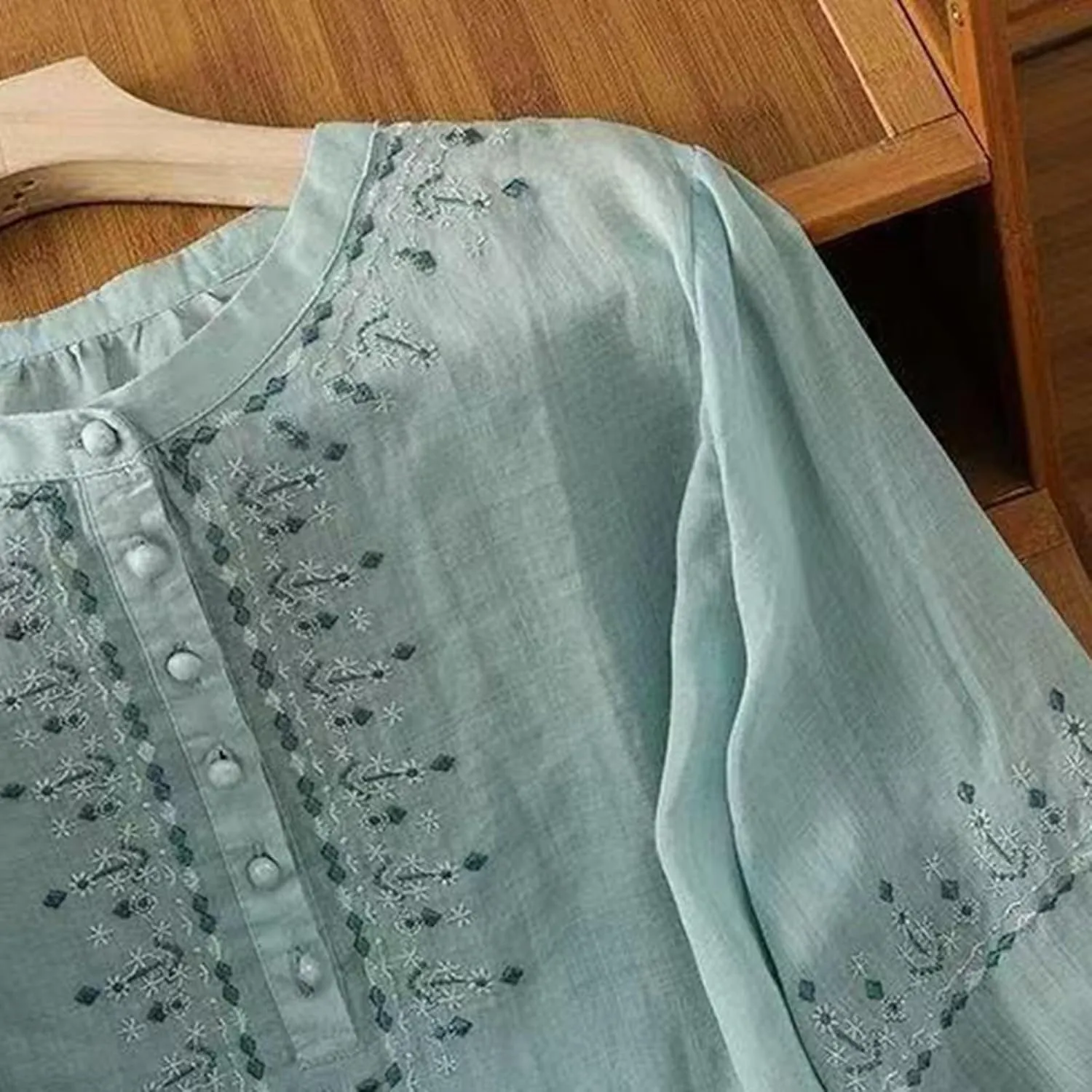 Womens 3/4 Sleeve Linen Shirts 2025 Cotton Summer Retro Embroidered Boho Tops Dressy Casual Beach Vacation Blouses