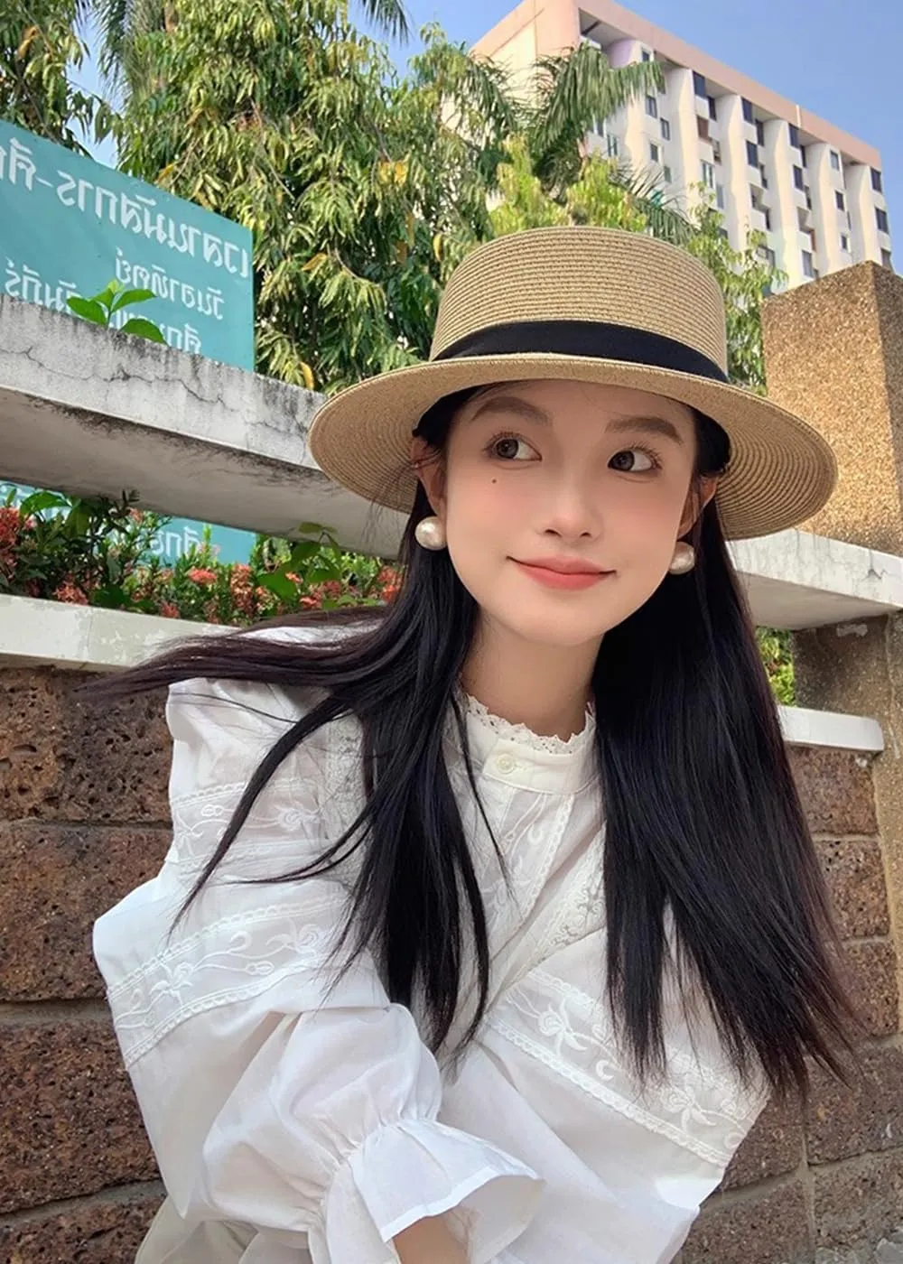 Women’s Wide Brim Flat Top Straw Sun Hat with Classic Accessories-Perfect for Summer Beach, Outdoor and Vacation